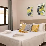 Strat's Loft Hanya